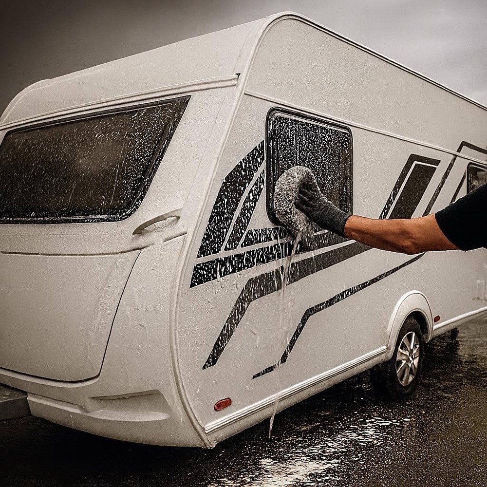 Caravanpflege bei Fahrzeugaufbereitung Behsler